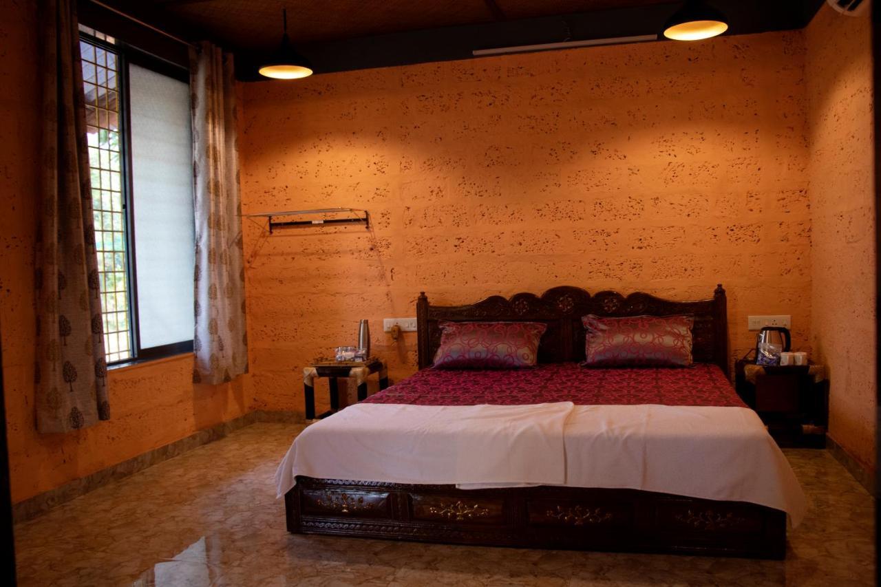 Amee'S Retreat Hotel Diveagar Exterior photo