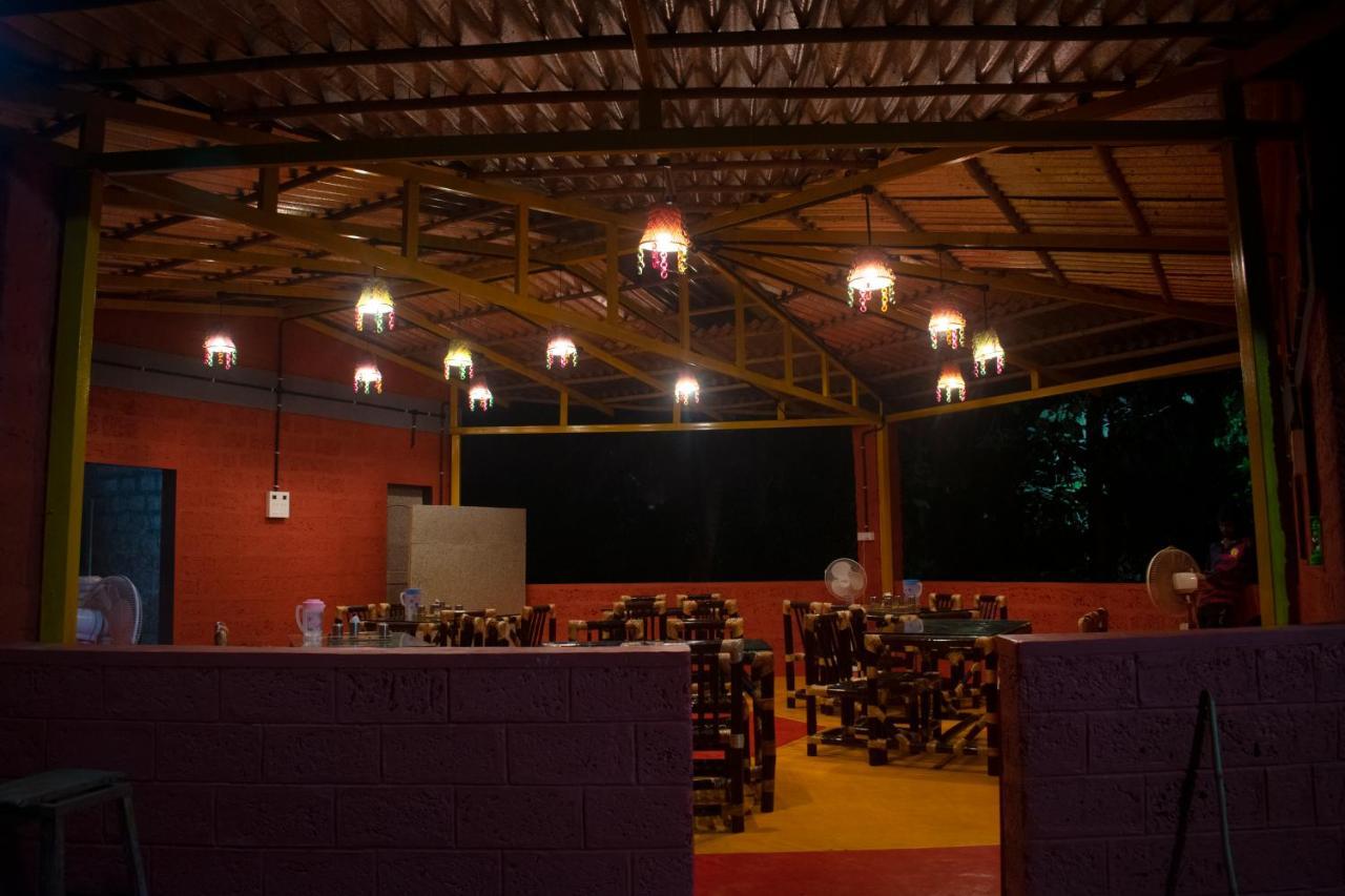 Amee'S Retreat Hotel Diveagar Exterior photo