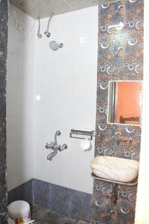 Amee'S Retreat Hotel Diveagar Exterior photo